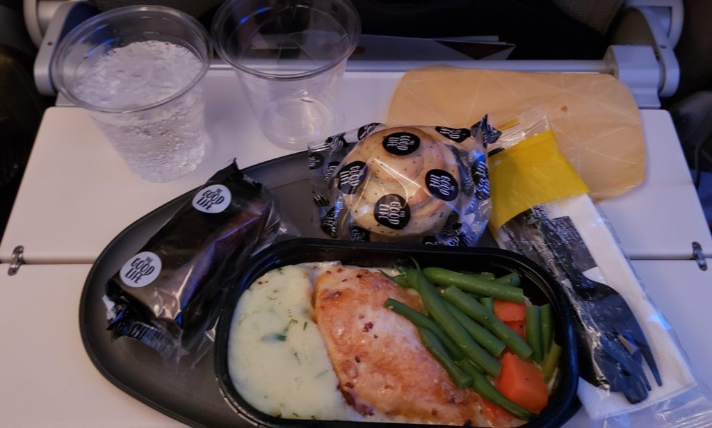 エティハド航空のエコノミークラスに乗ってみた 機内食のメニューは事前確認可 豪華という古い情報に注意 毎日の備忘録